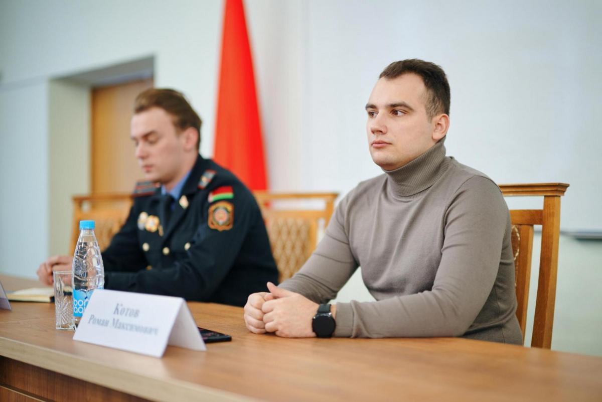 котов роман.jpg